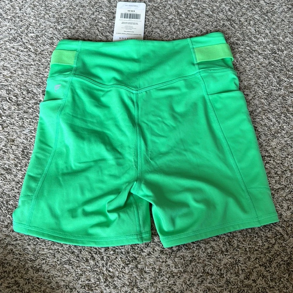 Fabletics High-Waisted Mition365 Pocket Short 5” Women’s M Green - Picture 3 of 5